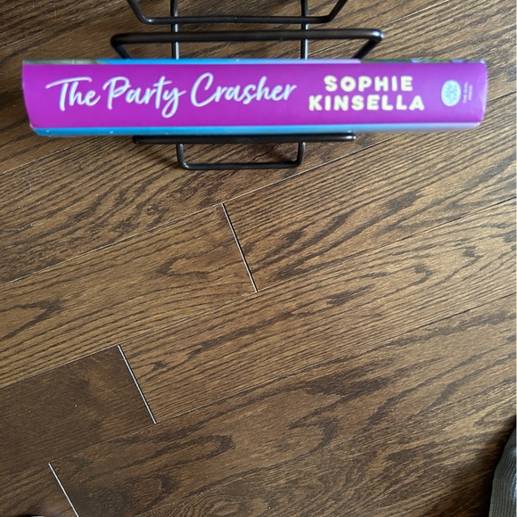 4 books for $16 - THE PARTY CRASHER by Sophie Kinsella - Hardcover - Picture 3 of 3